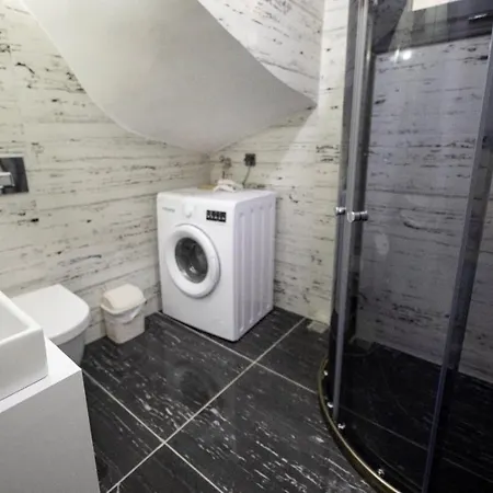 Yarasir Family Homestay