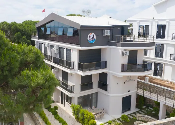 Gazde/Camere de închiriat Yarasir Family